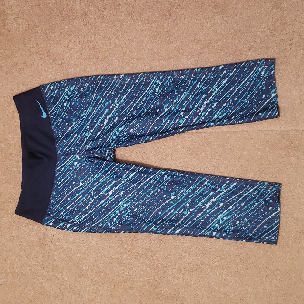 Nike Women's Graphic Capris